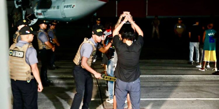 Deportan de Panamá al primer grupo de migrantes colombianos que ingresó por el Darién