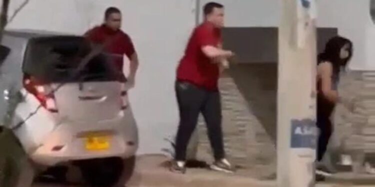 Autoridades investigan caso de una mujer agredida por un alto funcionario de la Policía en la Avenida Circunvalar de Riohacha