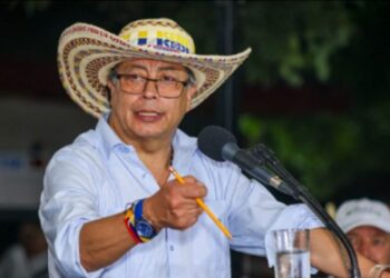 Petro pide un «acuerdo político» entre Maduro y oposición en Venezuela