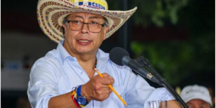 Petro pide un «acuerdo político» entre Maduro y oposición en Venezuela