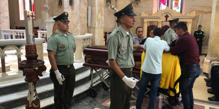 La Policía de La Guajira despide con honores al patrullero José Elver Augusto Valero Vergel