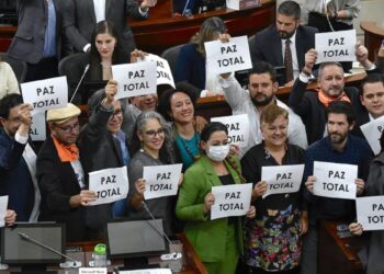 La paz total: un camino de obstáculos y esperanza