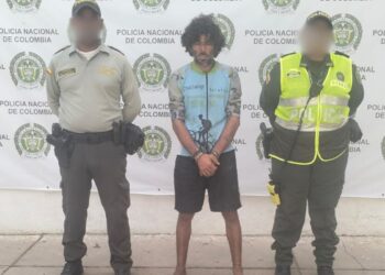 Capturan a una persona cuando trataba de hurtar una lámpara de alumbrado público