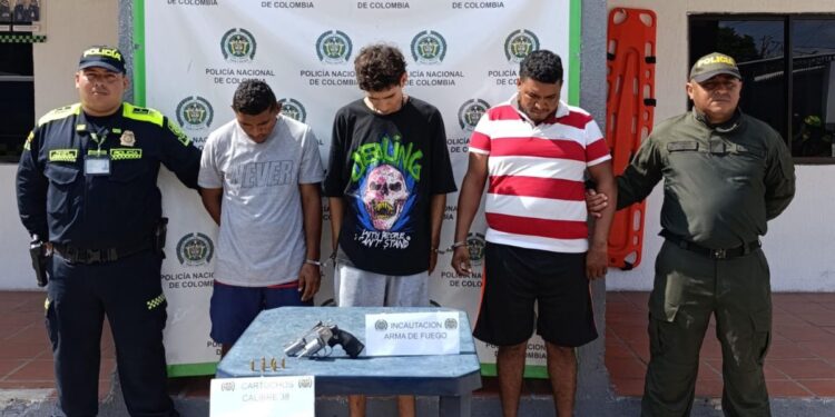 Capturan a tres personas por el delito de hurto y porte ilegal de armas de fuego en Maicao