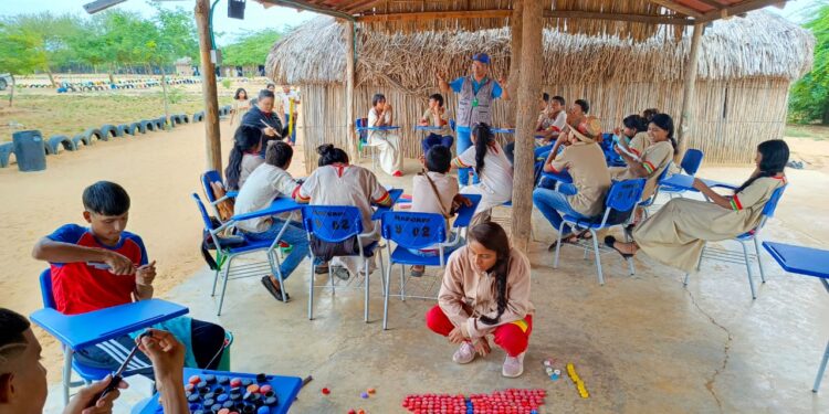 Corpoguajira impulsa el voluntariado ambiental en institución etnoeducativa de Uribia