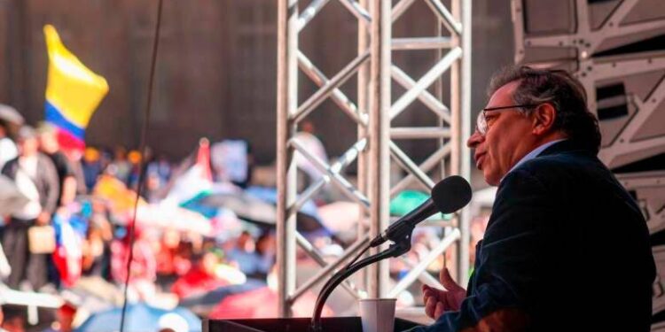 Petro propone reducir la edad de pensión en discurso durante marchas de apoyo a su gobierno