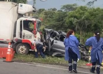 Furgón chocó contra peaje de Neguanje y varios carros en la vía La Guajira – Santa Marta: 6 heridos