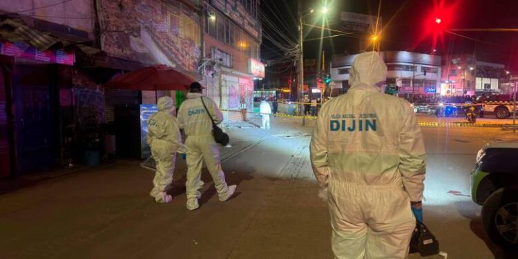 Un muerto y diez heridos deja explosión de dos granadas en la localidad de Kennedy en Bogotá