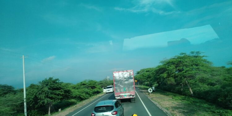 Comunidad wayuú bloquea la vía entre Maicao y Riohacha para reclamar subsidios