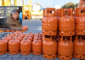 Más de un millón de personas de estratos 1 y 2 dejarían de recibir subsidios al gas en cilindros: “Tendrán que volver a la leña”
