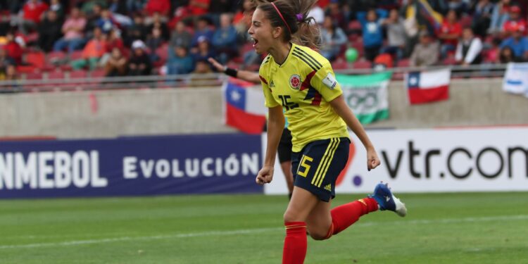 Isabella Echeverri: haciéndole goles al machismo