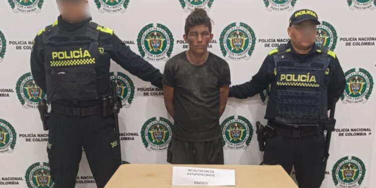 Capturan a un hombre con 290 dosis de base de coca en el mercado viejo de Riohacha