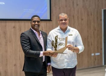 Rector de Uniguajira fue galardonado por JCI Wayma