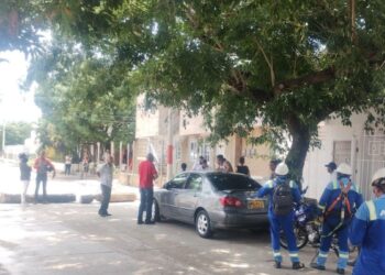 Habitantes del barrio Libertador retienen dos brigadas de Air-e, en señal de protesta