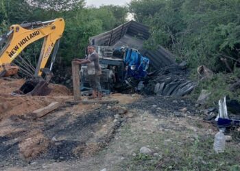 Conductor resulta herido luego que tractocamión se volcara en la vía entre Barrancas y Fonseca