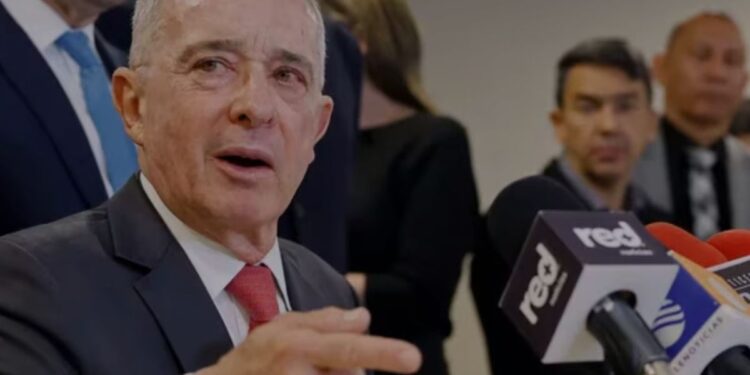 Uribe critica reforma tributaria de Petro: «Atenta contra el emprendimiento y la equidad»