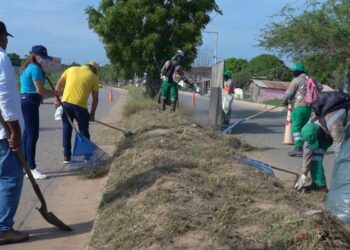 Por una Riohacha Sin Basuras, fueron intervenido el sector de la 7h entre calles 40 y 70