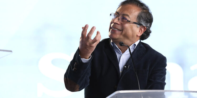 Petro señala al Banco de la República como responsable del aumento de la deuda interna del país