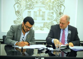 Firman memorando para fortalecer el modelo de inspección, vigilancia y control del sistema de salud