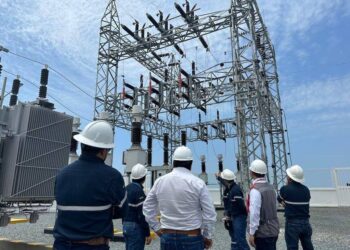 Colombia suspende temporalmente exportación de electricidad a Ecuador