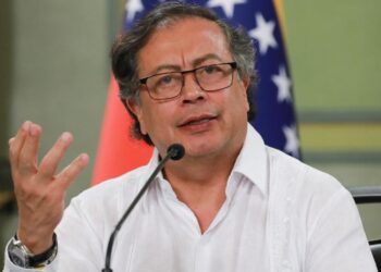 Petro critica la opción tarifaria en la ‘Feria de las Economías para la Vida’: “Es una mentirilla”