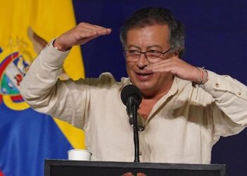 Petro critica la opción tarifaria en la ‘Feria de las Economías para la Vida’: “Es una mentirilla”