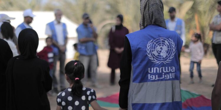 Israel expulsa a la agencia de la ONU que protege a refugiados palestinos tras aprobar polémicas leyes