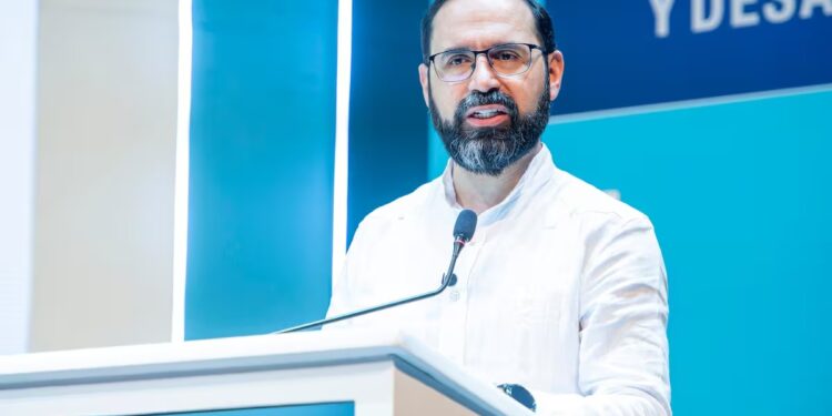 Posible alza en el precio del petróleo debido al conflicto en Medio Oriente: ministro de Minas