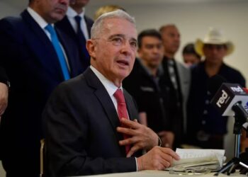 Álvaro Uribe abandona audiencia y denuncia falta de garantías en su proceso judicial