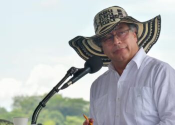 Petro entrega más de 11 mil hectáreas de tierras a campesinos víctimas del conflicto armado en Magdalena y Córdoba