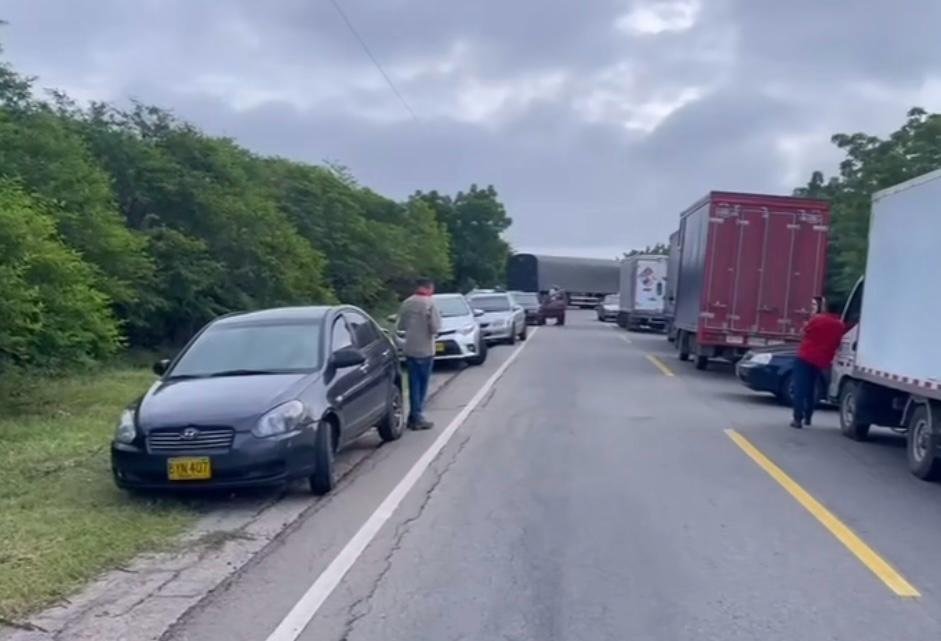 Bloqueos en La Guajira paralizan ambulancias y complican atención la atención médica de urgencias