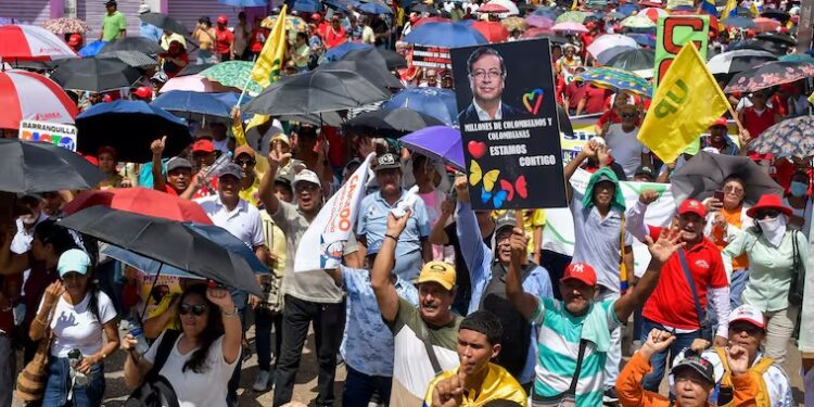 Fecode se declara en alerta y convoca movilización tras investigación del CNE a Gustavo Petro