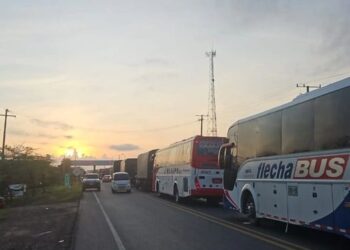 Comunidad wayuú bloquea la Troncal del Caribe cerca al peaje de Alto Pino