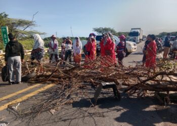Comunidades wayuú bloquean la Troncal del Caribe en los tramos Riohacha – Maicao y Riohacha – Santa Marta