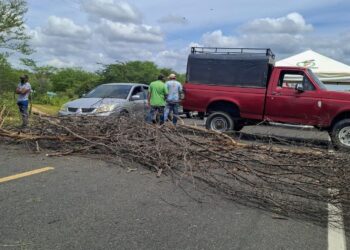 Levantan bloqueo en la vía Riohacha – Maicao tras acuerdos con la comunidad wayuú