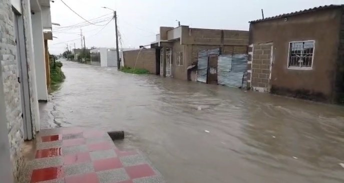 Más de 10 barrios y el Centro de Maicao inundados por torrencial aguacero de las últimas horas