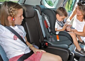 Proyecto de ley plantea millonaria multa por no uso del cinturón de seguridad en niños