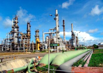Refinería de Cartagena iniciará prueba de producción de combustible sostenible de aviación