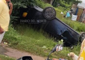 Por tratar de esquivar una vaca, vehículo se volcó en la Troncal del Caribe, en Maicao