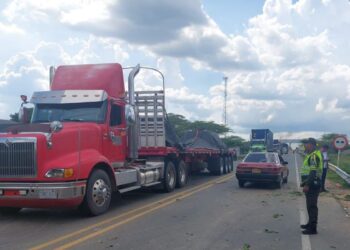 Luego de 12 horas de bloqueo se restablece la movilidad vehicular en la vía Maicao – Riohacha