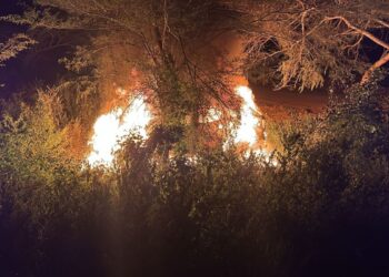 En circunstancias extrañas vehículo se incendió en la salida de Riohacha a Cuestecitas