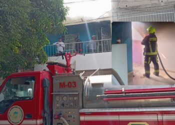 Sólo daños materiales deja el incendio de una vivienda en el barrio La Cosecha de Riohacha