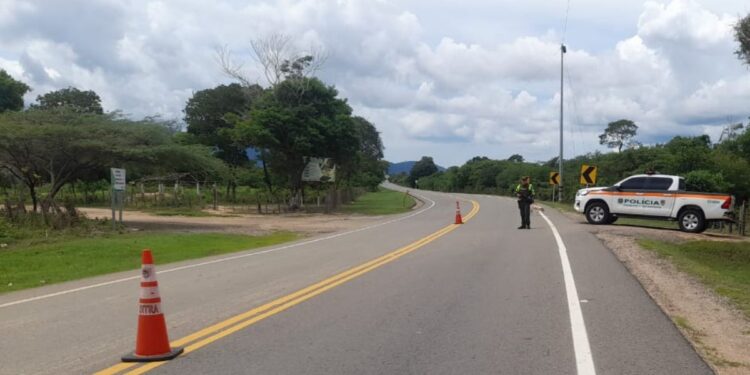 Policía realiza operativos contra la delincuencia común en la vía Albania – Maicao