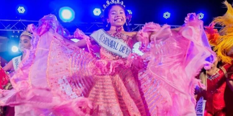 La reina infantil del Carnaval 2024, presente en el Desfile de la Hispanidad en Nueva York