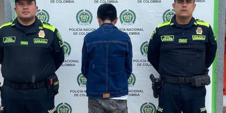 Capturan a un hombre por presentar licencia de conducir falsas en la vía Albania – Uribia