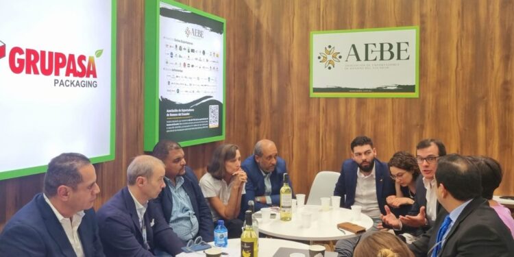 Representantes del sector bananero rechazan la oferta de banano latinoamericano en promoción
