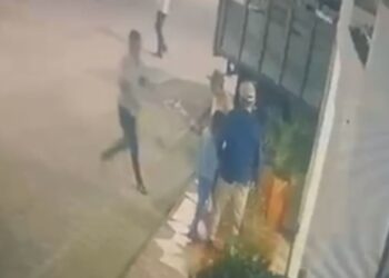 En vídeo de cámaras de seguridad quedo registrado el ataque al ginecólogo