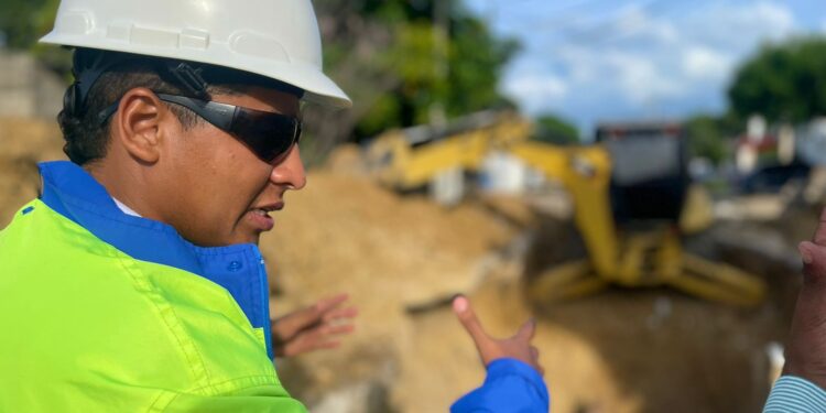 Aqualia finaliza reparación de tubería en el barrio Las Tunas de Riohacha