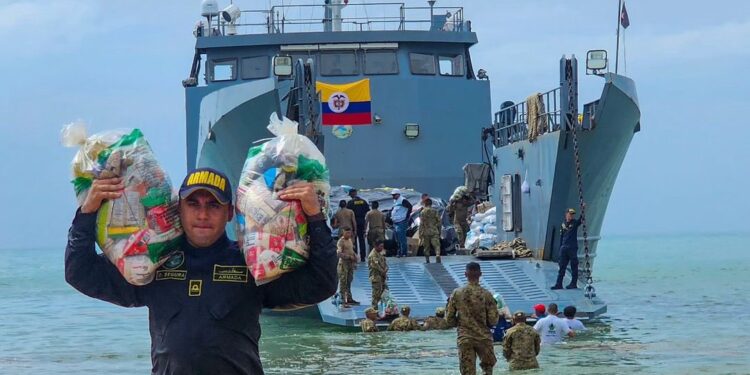 Inicia entrega de ayudas humanitarias en la Alta Guajira: Buque ARC Golfo de Urabá llegó a Puerto López