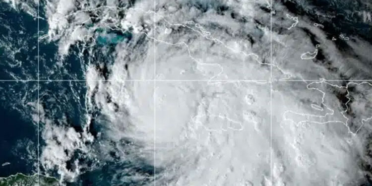 Ciclón tropical ‘Rafael’ se convirtió en huracán categoría 1 - Diario ...